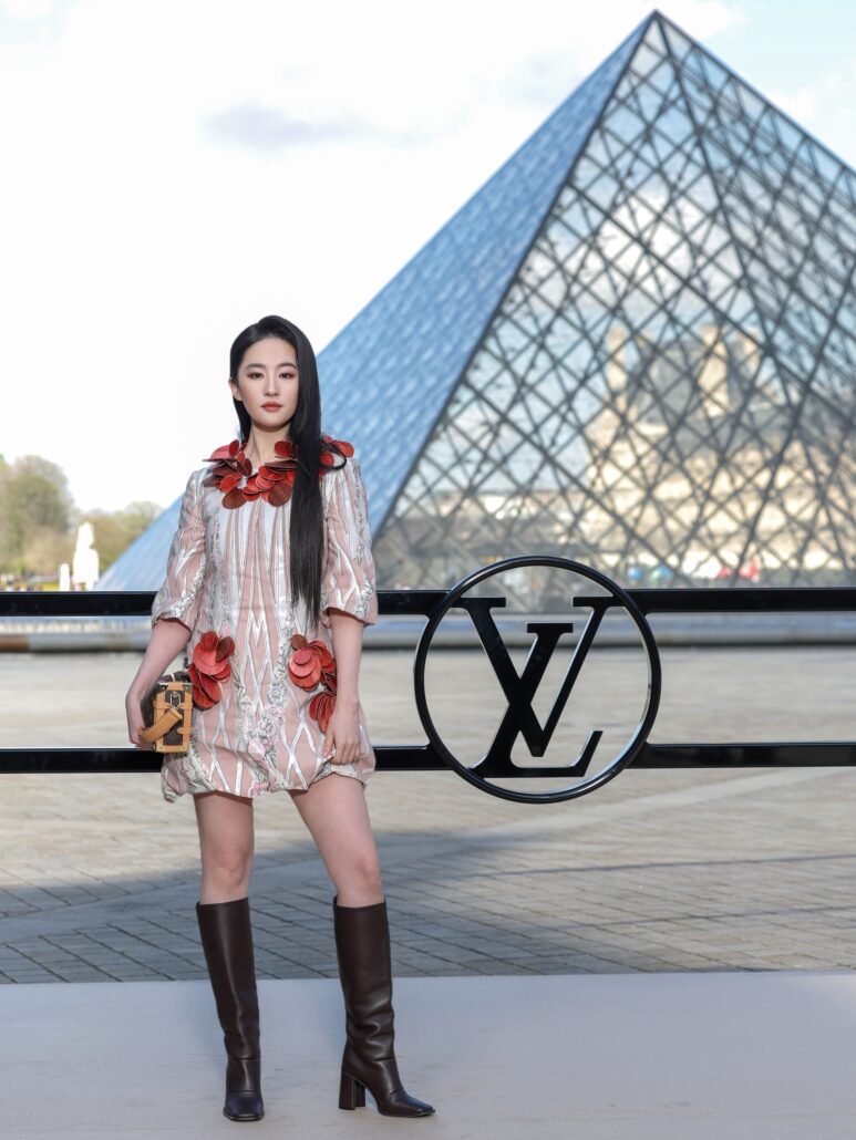 13 LIU YIFEI 1