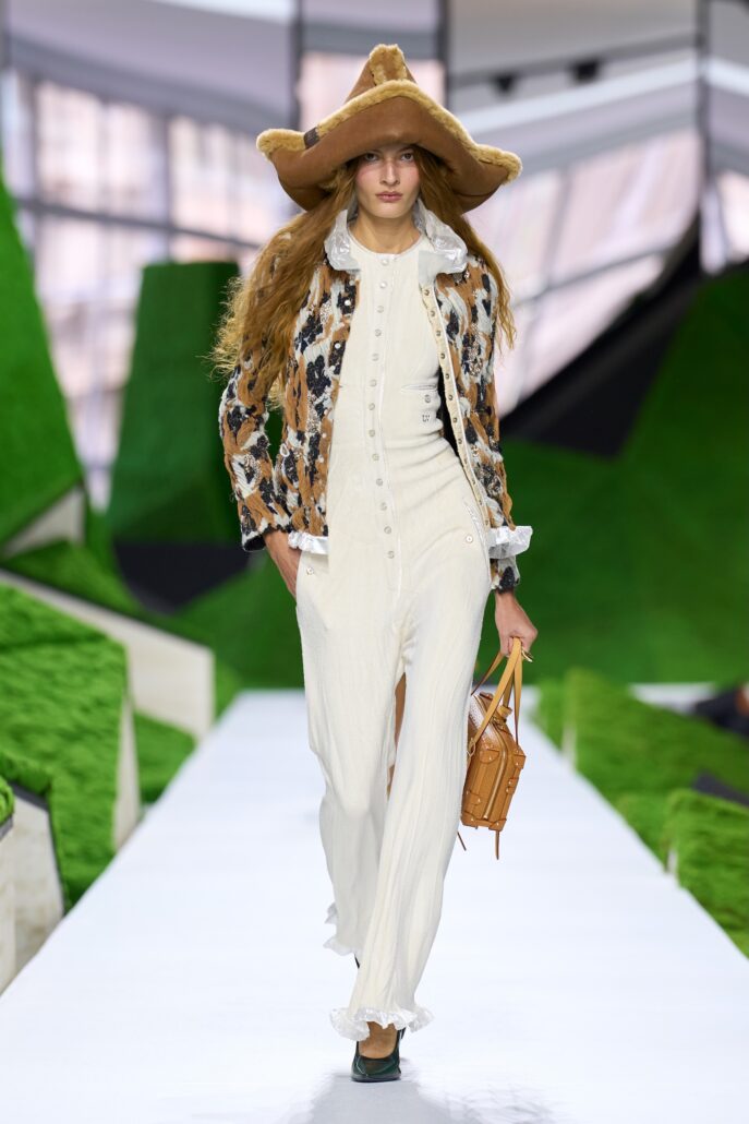 LOOK 19