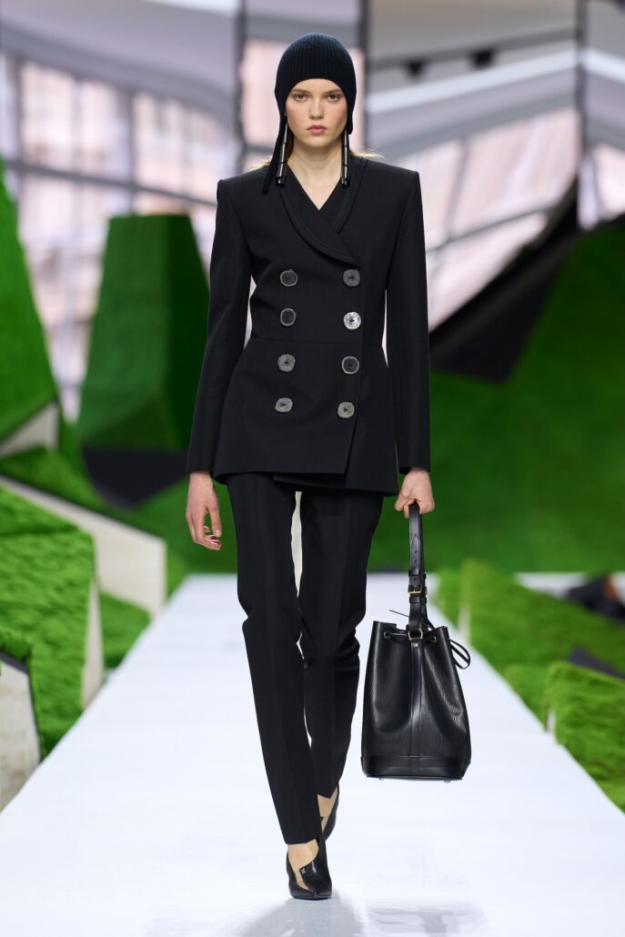 LOOK 38