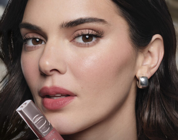 R LOreal Paris Hyaluron Tint Lip Stain Serum Mood 9 e1772462424730