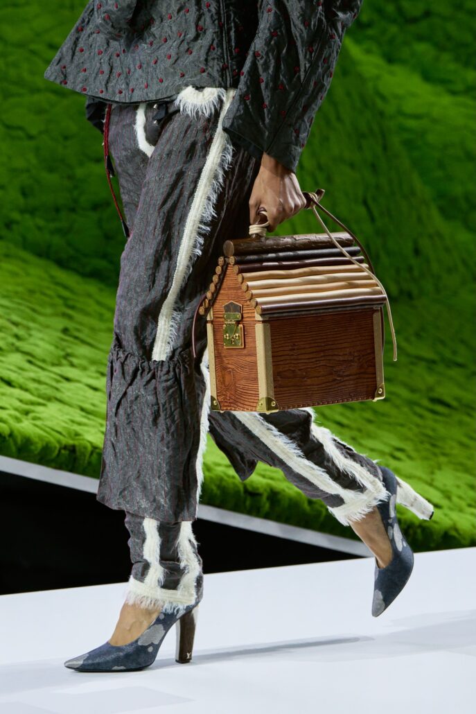 WOMENFW26 RUNWAY DETAILS 027