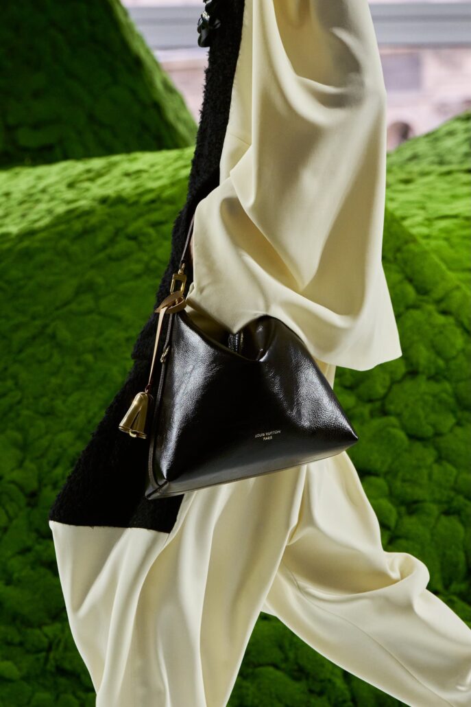 WOMENFW26 RUNWAY DETAILS 127