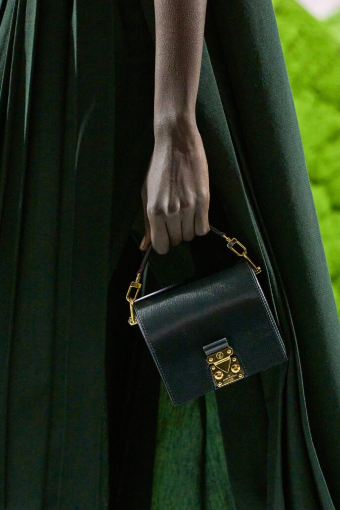 WOMENFW26 RUNWAY DETAILS 129