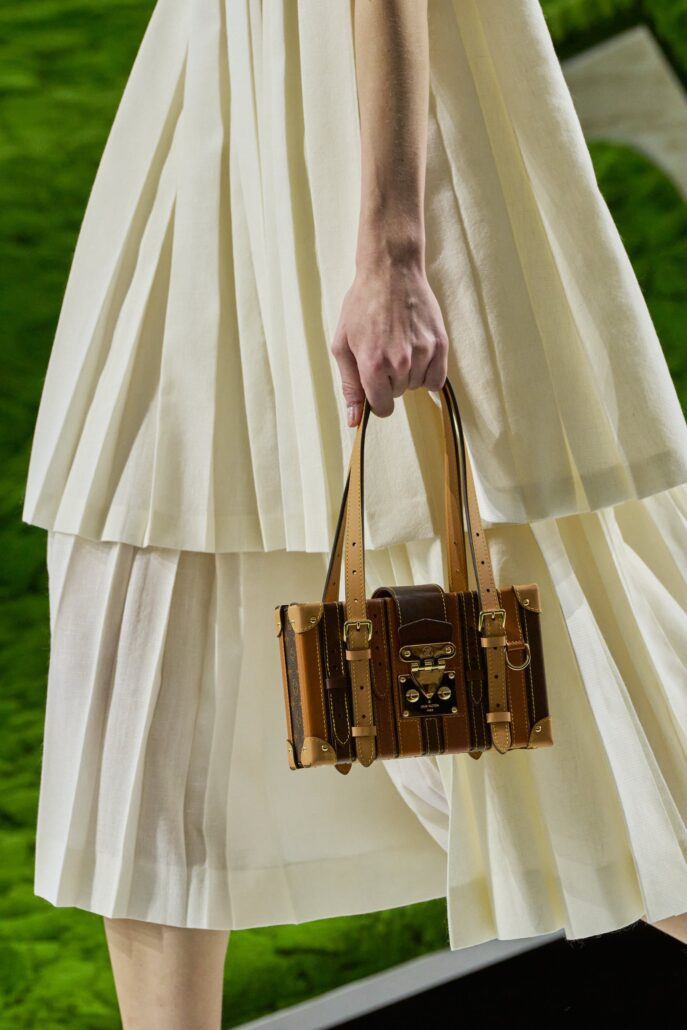 WOMENFW26 RUNWAY DETAILS 131