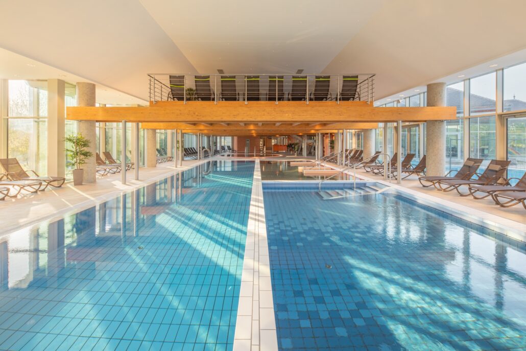 swimming pool mit relaxing area greenfield hotel spa