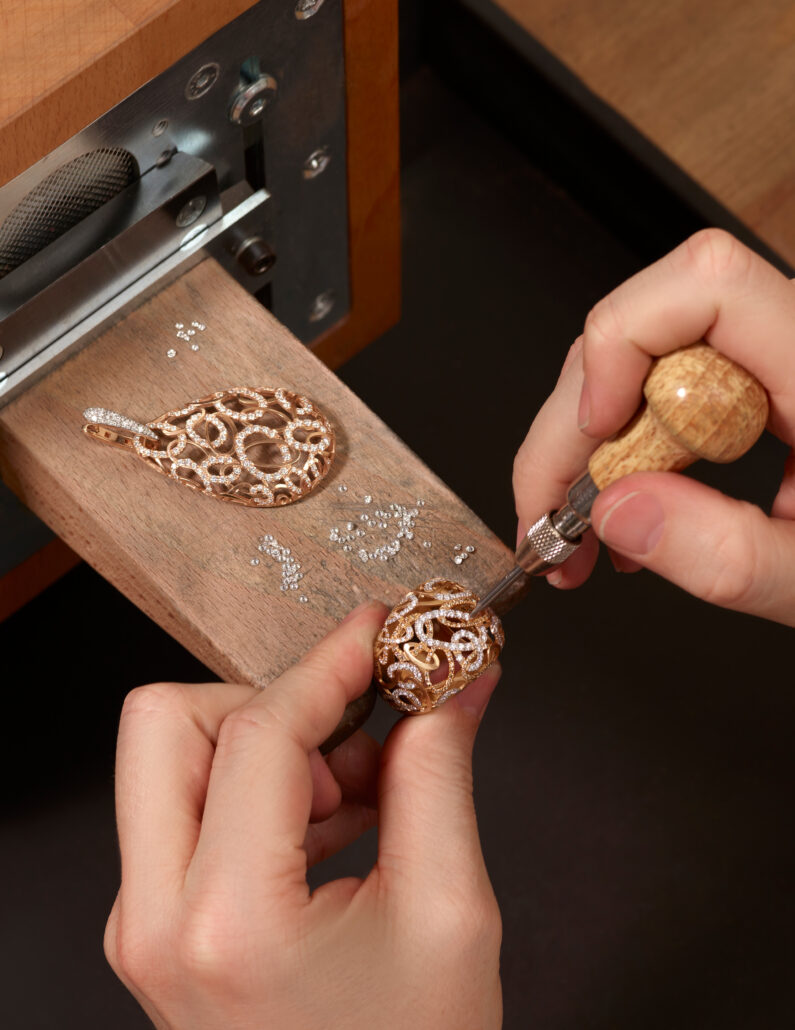 3. POMELLATO STILE LIBERO HIGH JEWELRY IPNOTICA