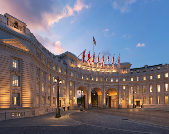 Exterior Waldorf Astoria London Admiralty Arch