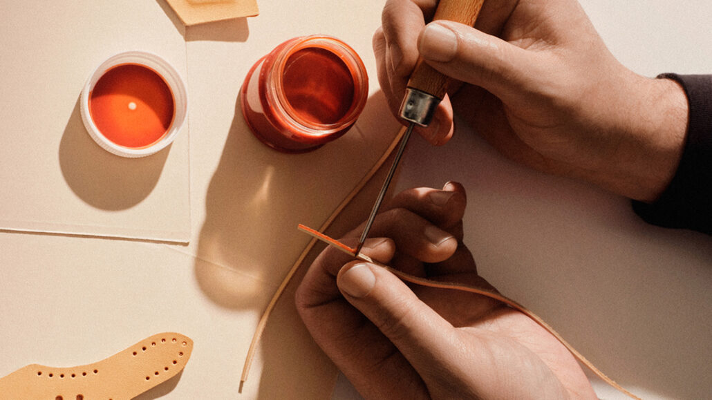 Hand coloring of the braiding ties for the handle