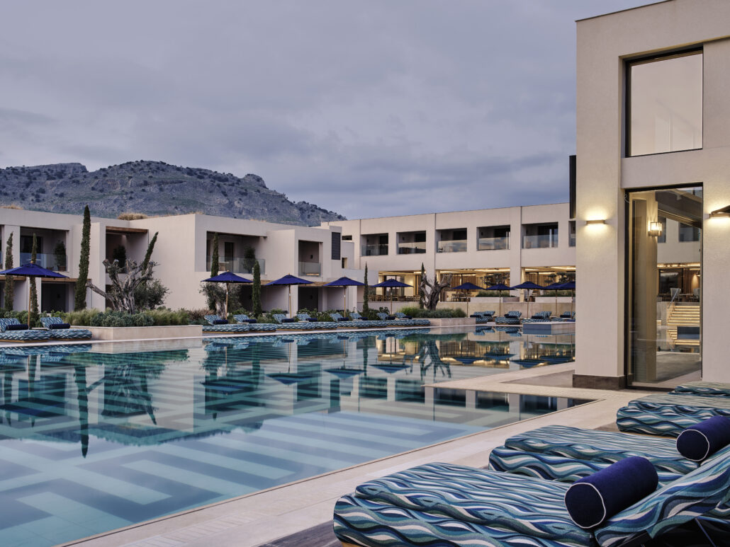 Rhodos AMOH Rhodes Poolansicht c Wavemaker Hospitality