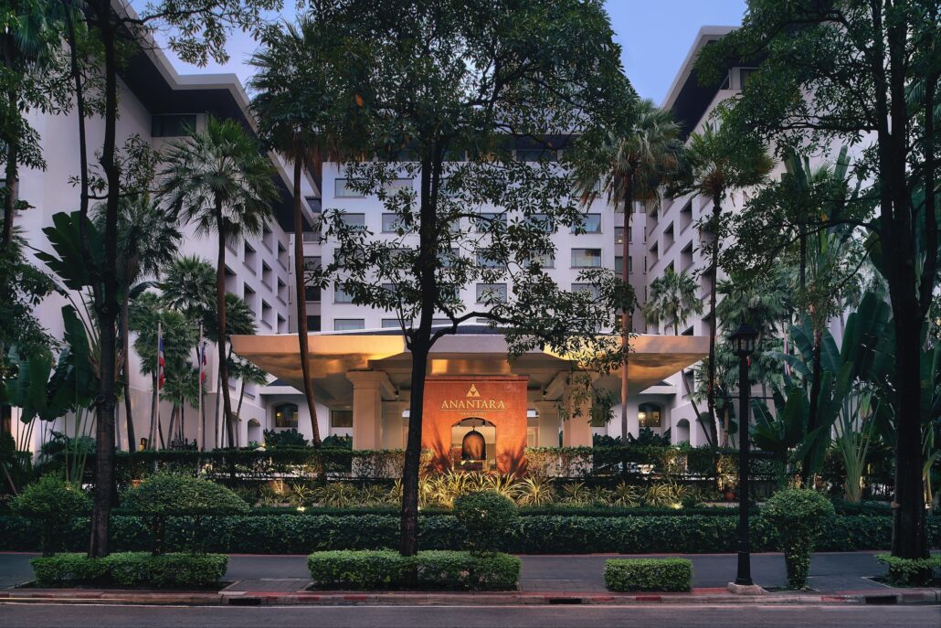 Anantara Siam Bangkok Hotel Exterior View Hotel Entrance with Light 1