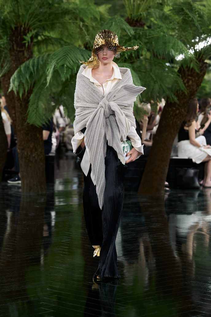 DIOR HC FW2627 FRONT LOOK 01 2x3 687x1030 1