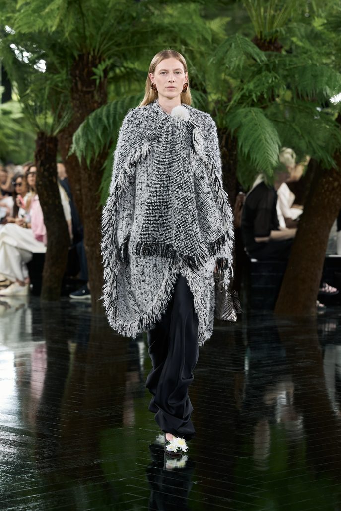 DIOR HC FW2627 FRONT LOOK 02 2x3 687x1030 1