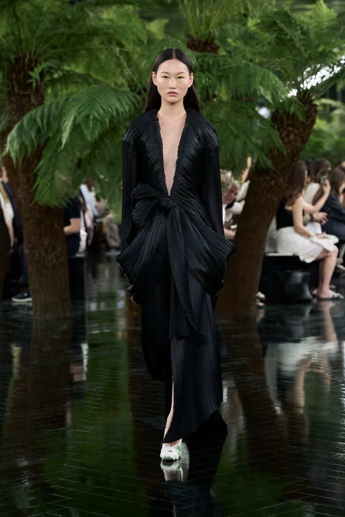 DIOR HC FW2627 FRONT LOOK 03 2x3 687x1030 1