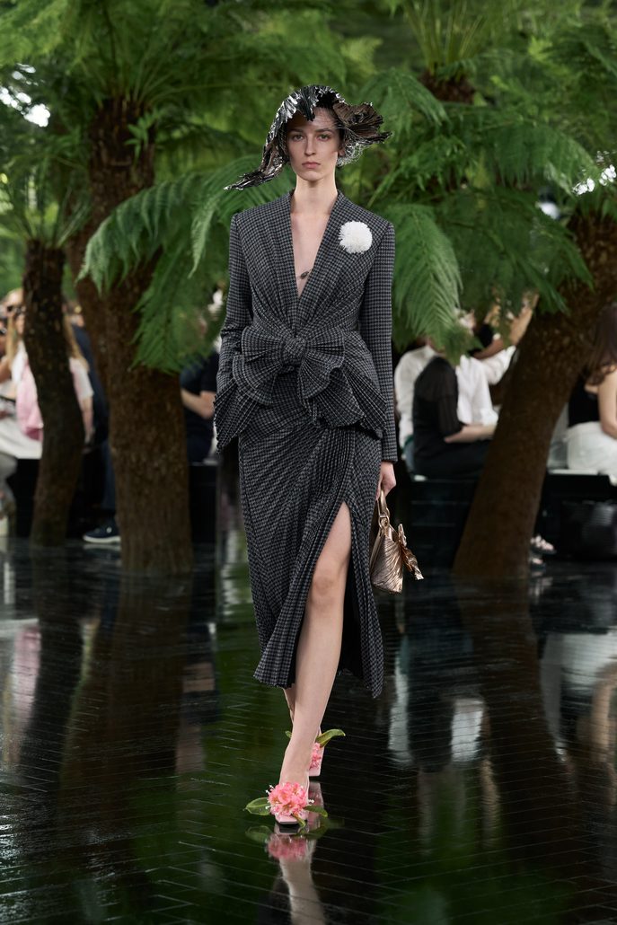 DIOR HC FW2627 FRONT LOOK 07 2x3 687x1030 1