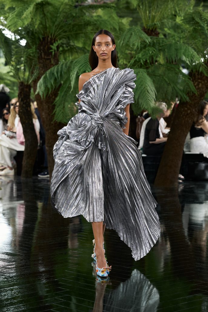DIOR HC FW2627 FRONT LOOK 08 2x3 687x1030 1