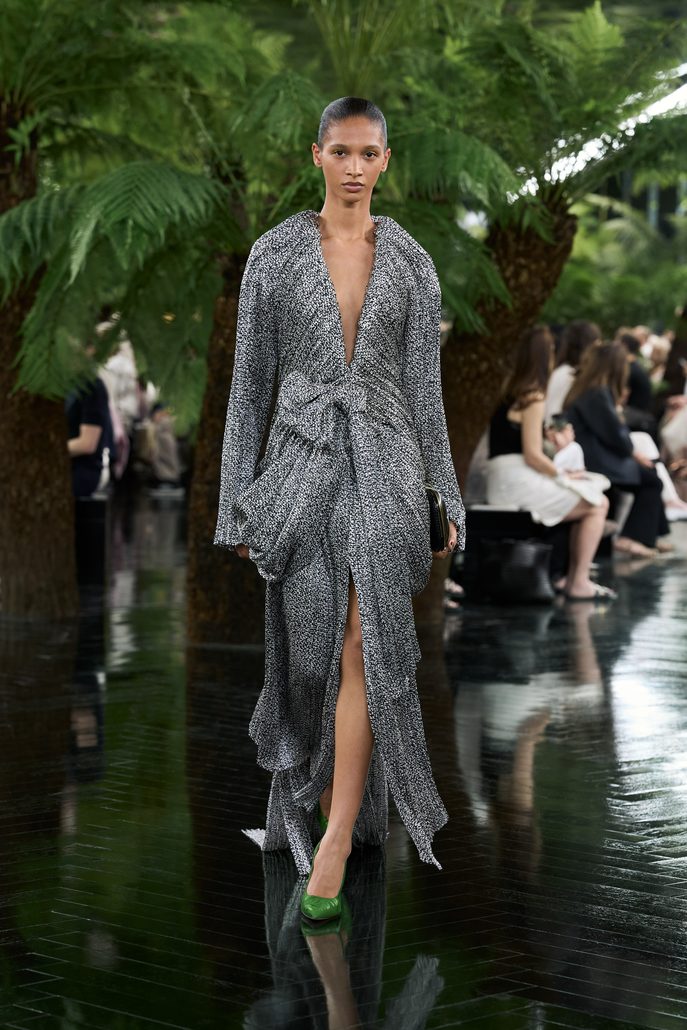 DIOR HC FW2627 FRONT LOOK 12 2x3 687x1030 1