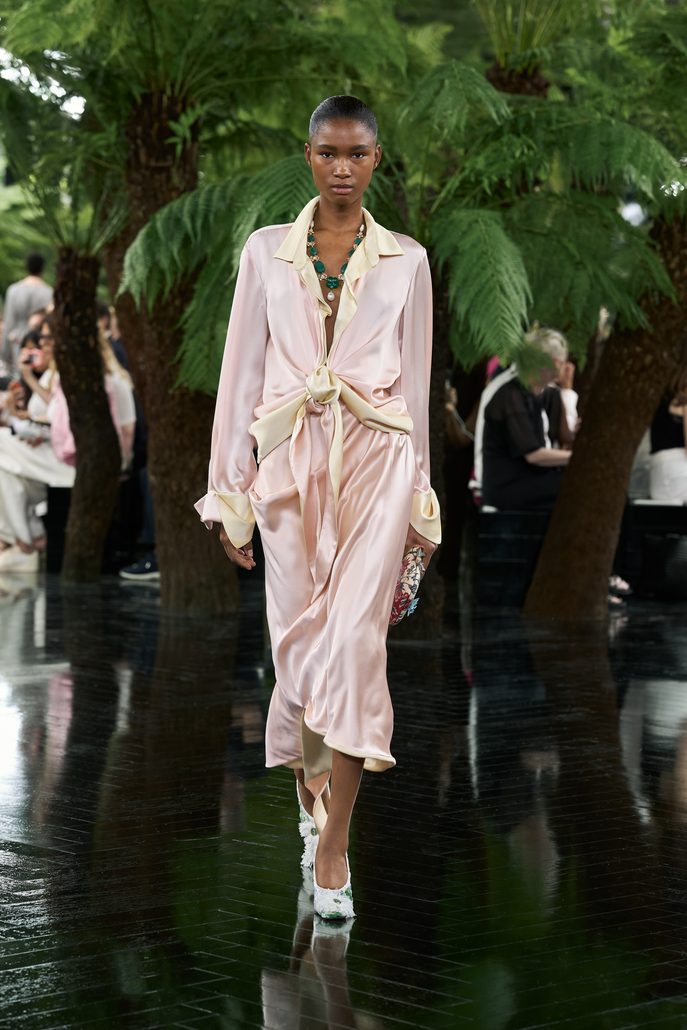 DIOR HC FW2627 FRONT LOOK 15 2x3 687x1030 1