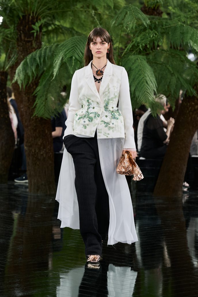 DIOR HC FW2627 FRONT LOOK 21 2x3 687x1030 1