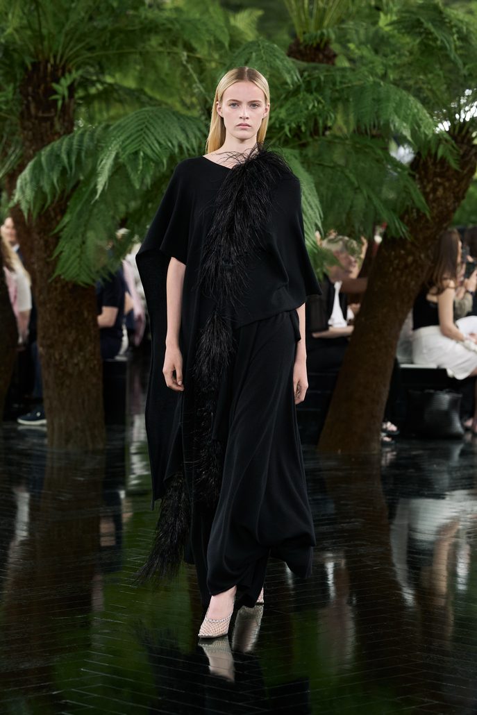 DIOR HC FW2627 FRONT LOOK 25 2x3 687x1030 1