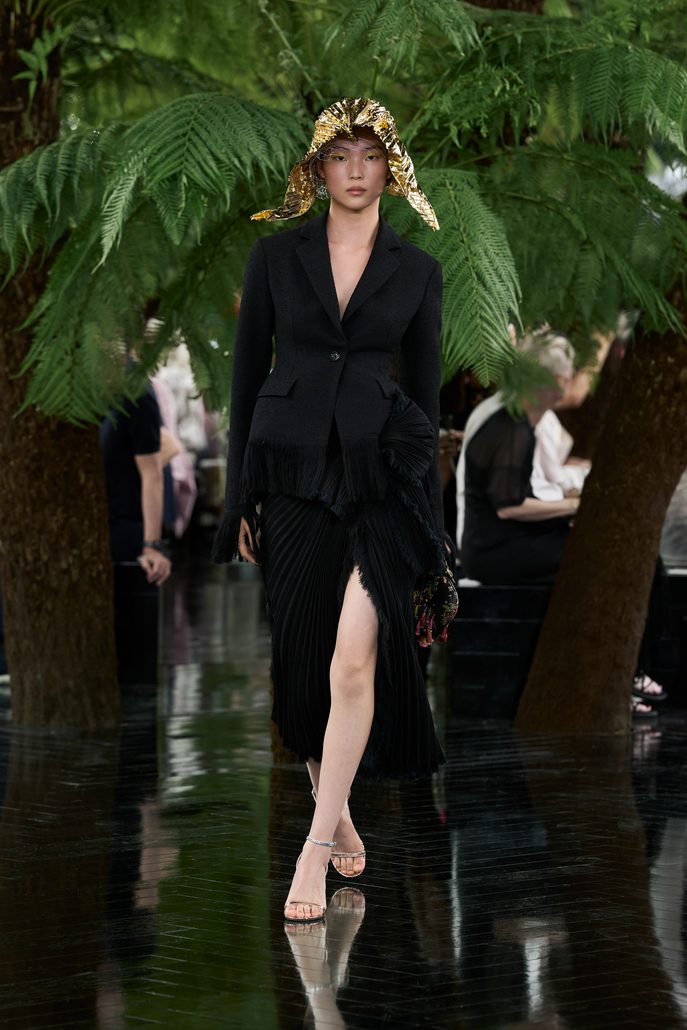 DIOR HC FW2627 FRONT LOOK 26 2x3 687x1030 1