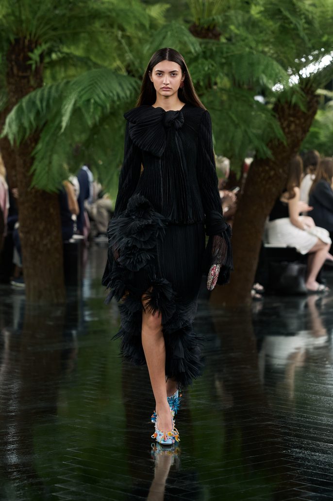 DIOR HC FW2627 FRONT LOOK 27 2x3 686x1030 1