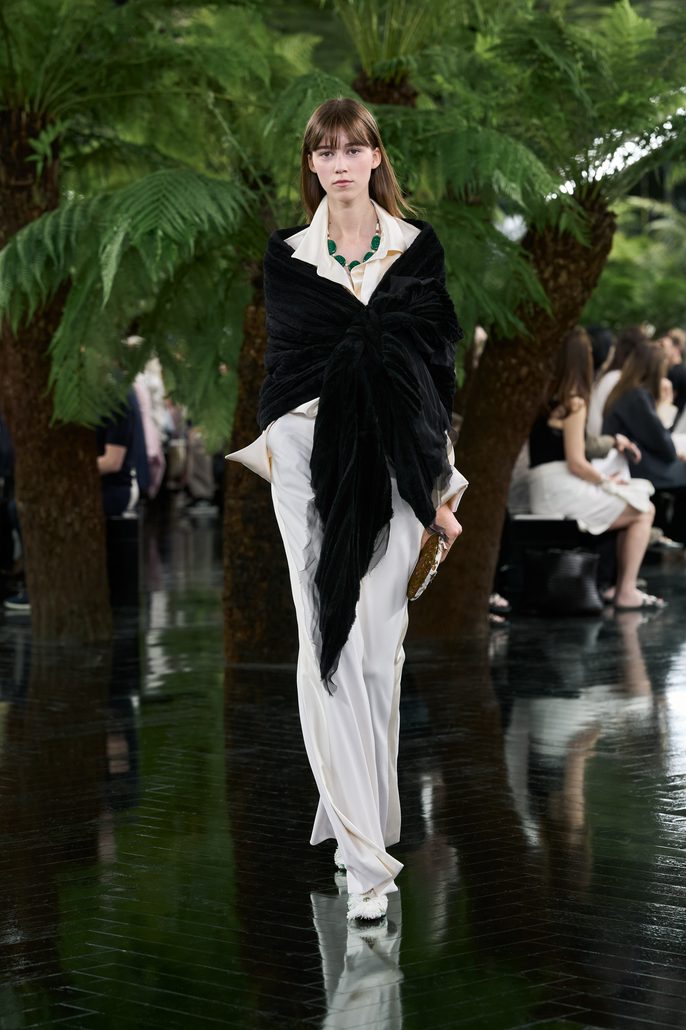 DIOR HC FW2627 FRONT LOOK 39 2x3 686x1030 1