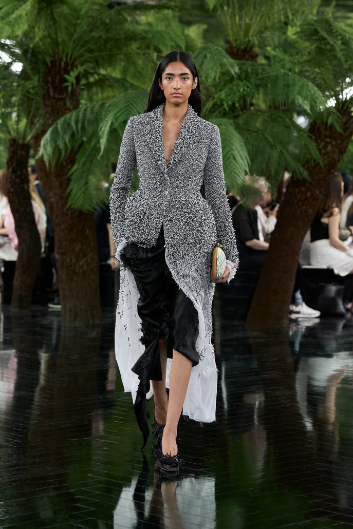 DIOR HC FW2627 FRONT LOOK 40 2x3 687x1030 1