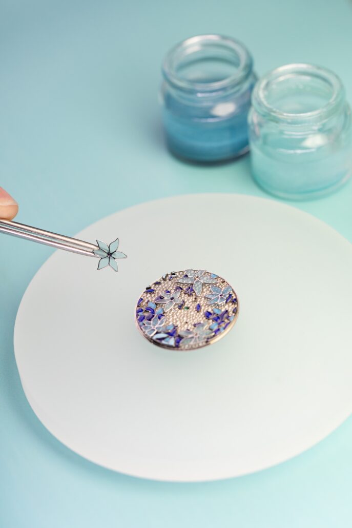 Tiffany Craft Application of the enamel flower on the dial 3 @Tiffany Co