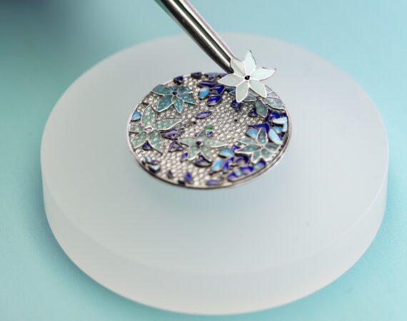 Tiffany Craft Application of the enamel flower on the dial 4 @Tiffany Co