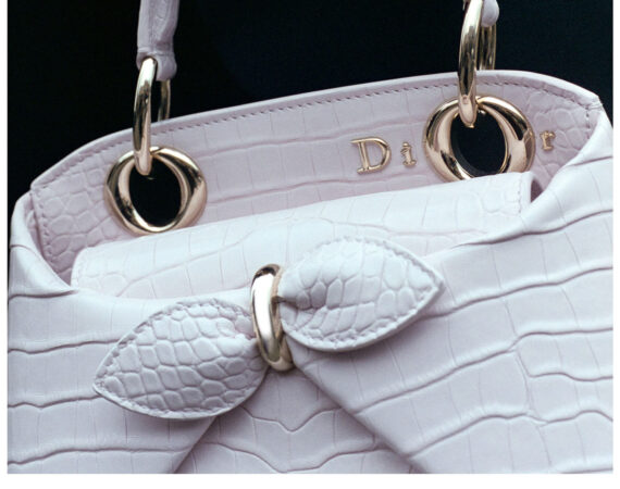 21 DIOR WOMAN FALL26 PRESS LOOK 012 DETAIL 02 scaled e1780908262725