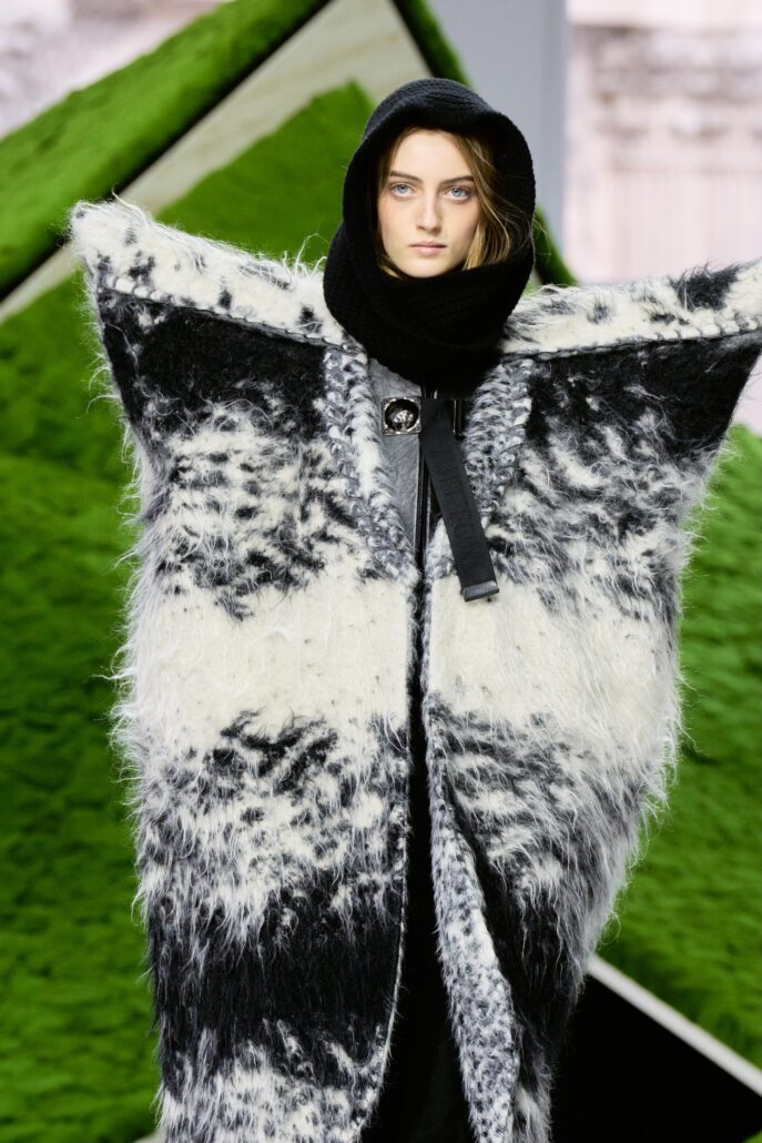 WOMENFW26 RUNWAY DETAILS 004