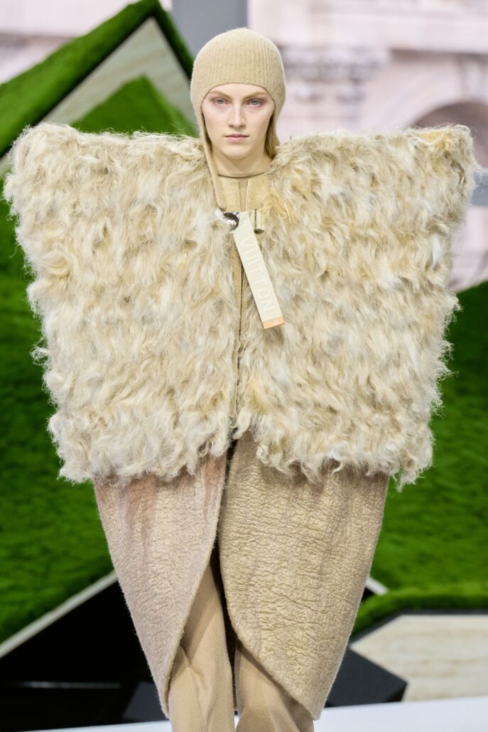 WOMENFW26 RUNWAY DETAILS 005