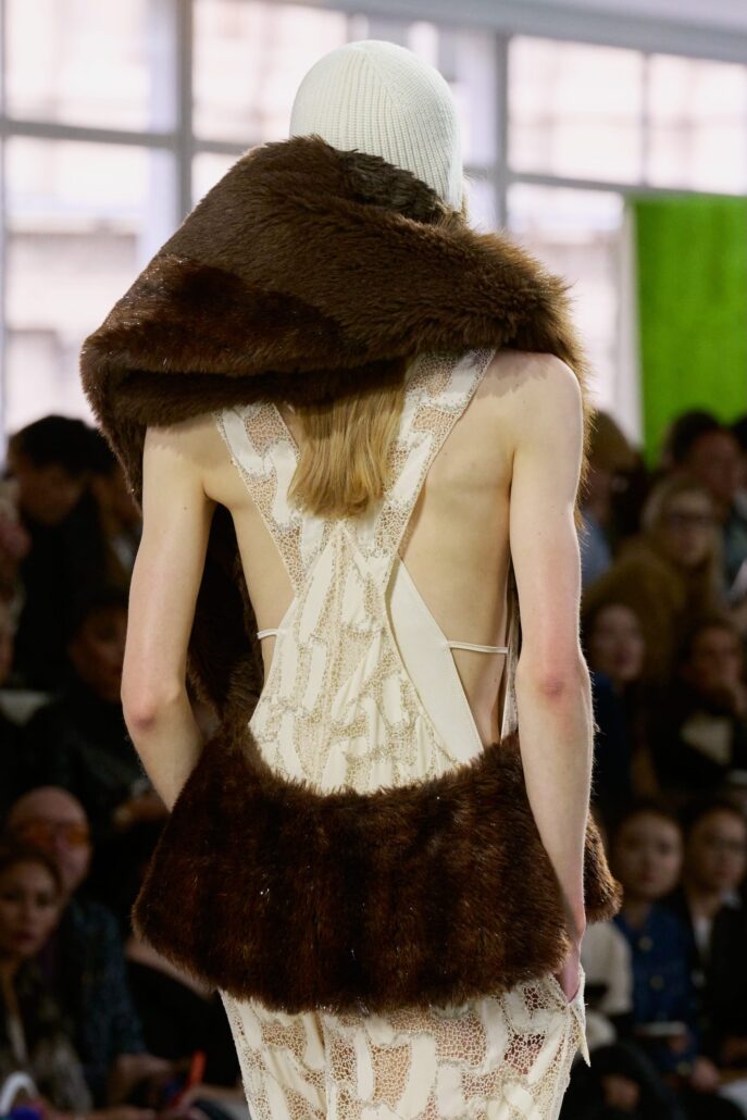 WOMENFW26 RUNWAY DETAILS 054