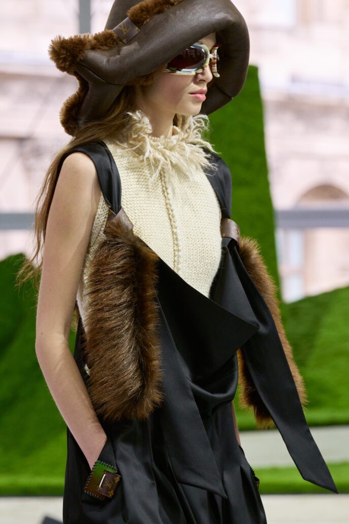 WOMENFW26 RUNWAY DETAILS 057