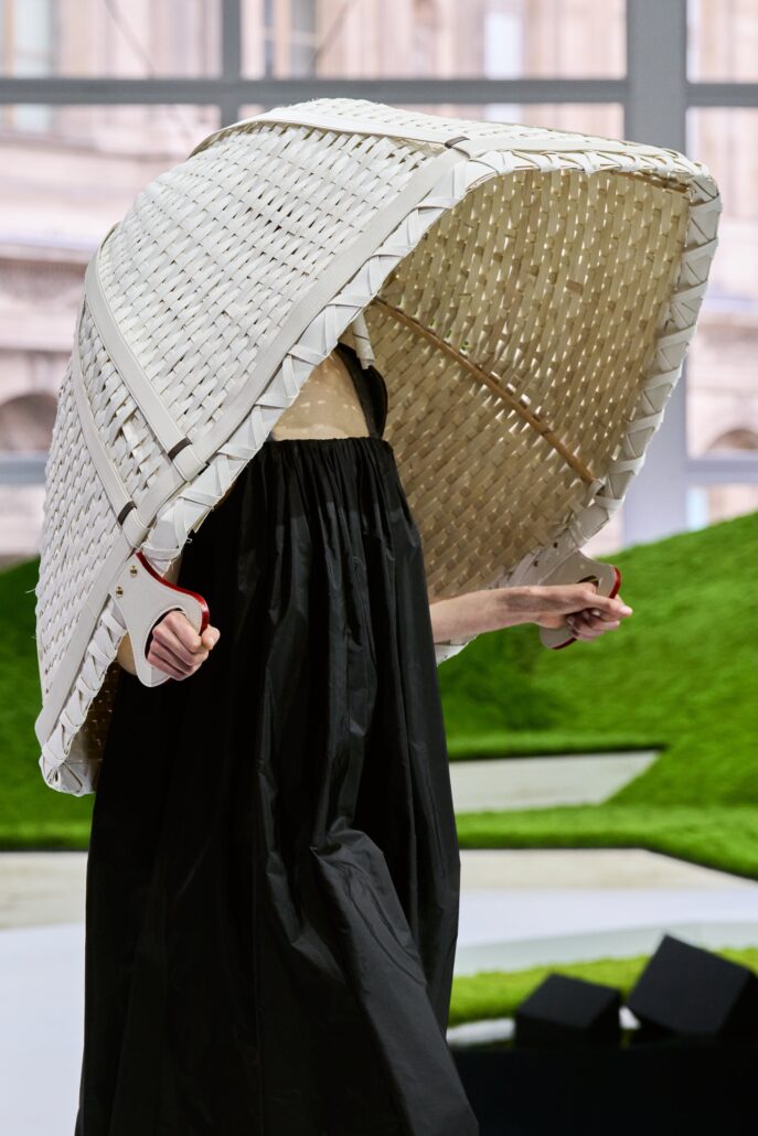 WOMENFW26 RUNWAY DETAILS 099
