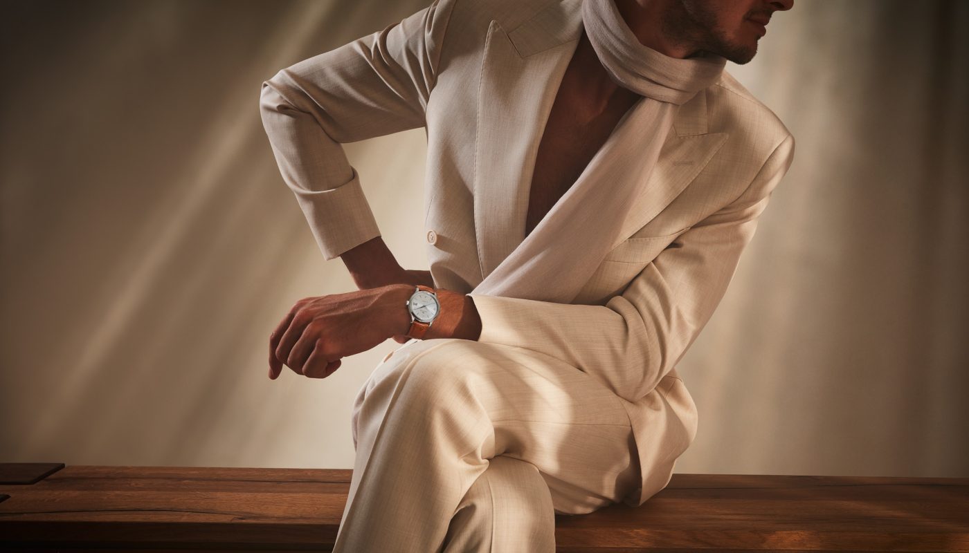 2025_q4008520_mastercc_wristshot1_srgb_16x91