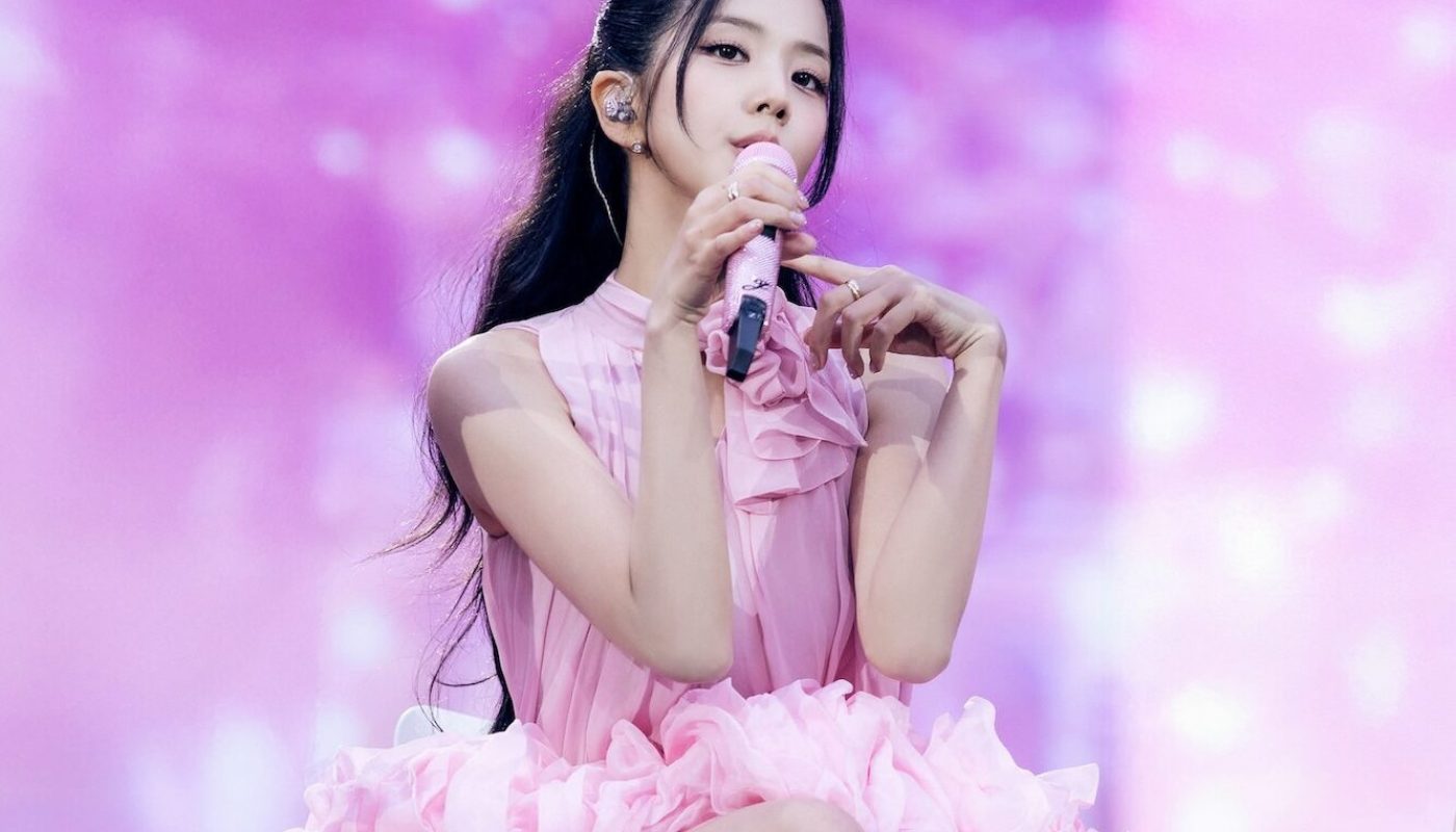 JISOO BLACK PINK CONCERT TOUR ON STAGE IN PARIS 03.08 © YG ENTERTAINMENT, BLISSOO -2