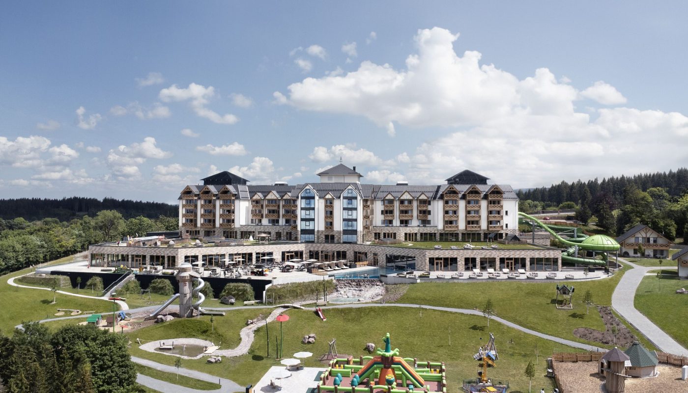 hotelansicht_the_grand_green_c_daniela_jakob_the_grand_green_-_familux_resort