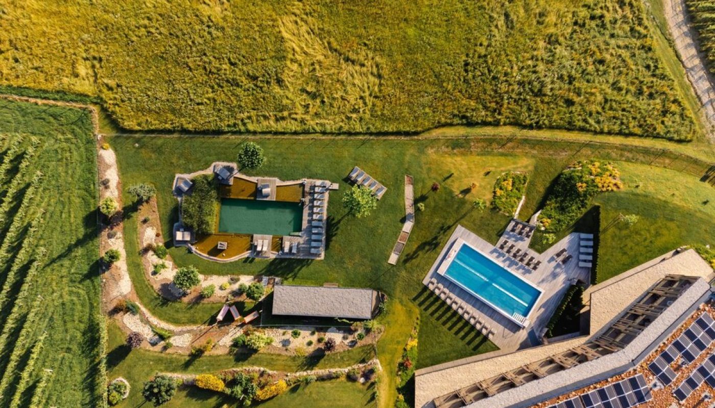 hotelansicht_von_oben_c_karin_bergmann_ratscher_landhaus-2048x1536