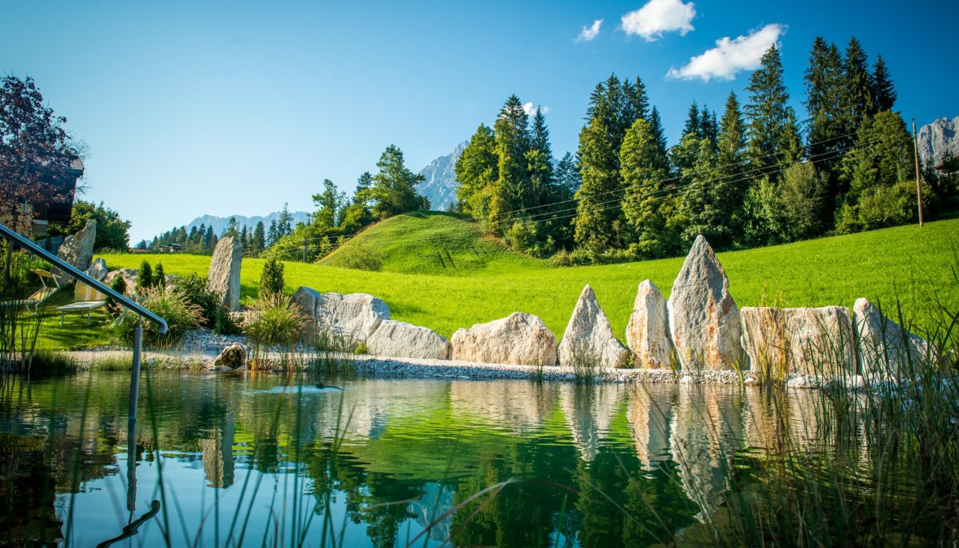 schwimmteich_mit_glasklarem_gebirgsquellwasser_c_florian_mitterer_vitalhotel_sonnenhof schwimmteich_mit_glasklarem_gebirgsquellwasser_c_florian_mitterer_vitalhotel_sonnenhof